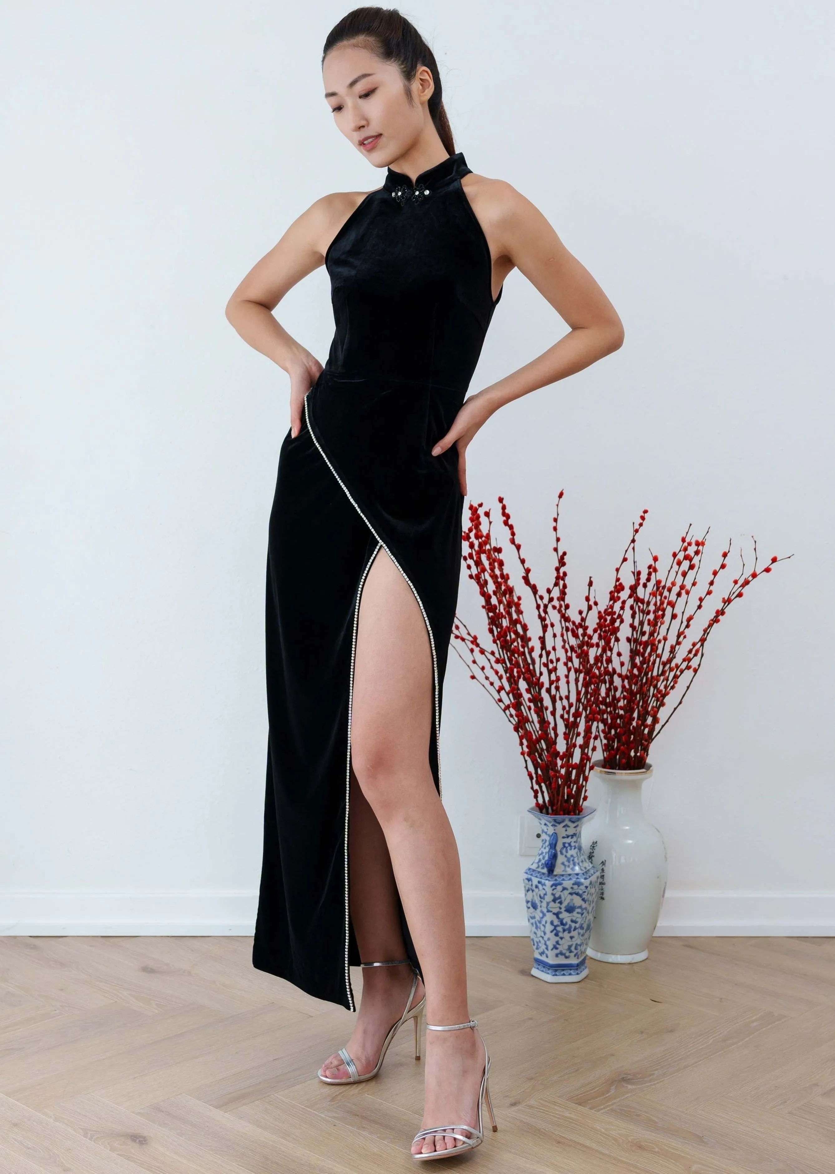 Black Swan Halter High Slit Qipao (Black)