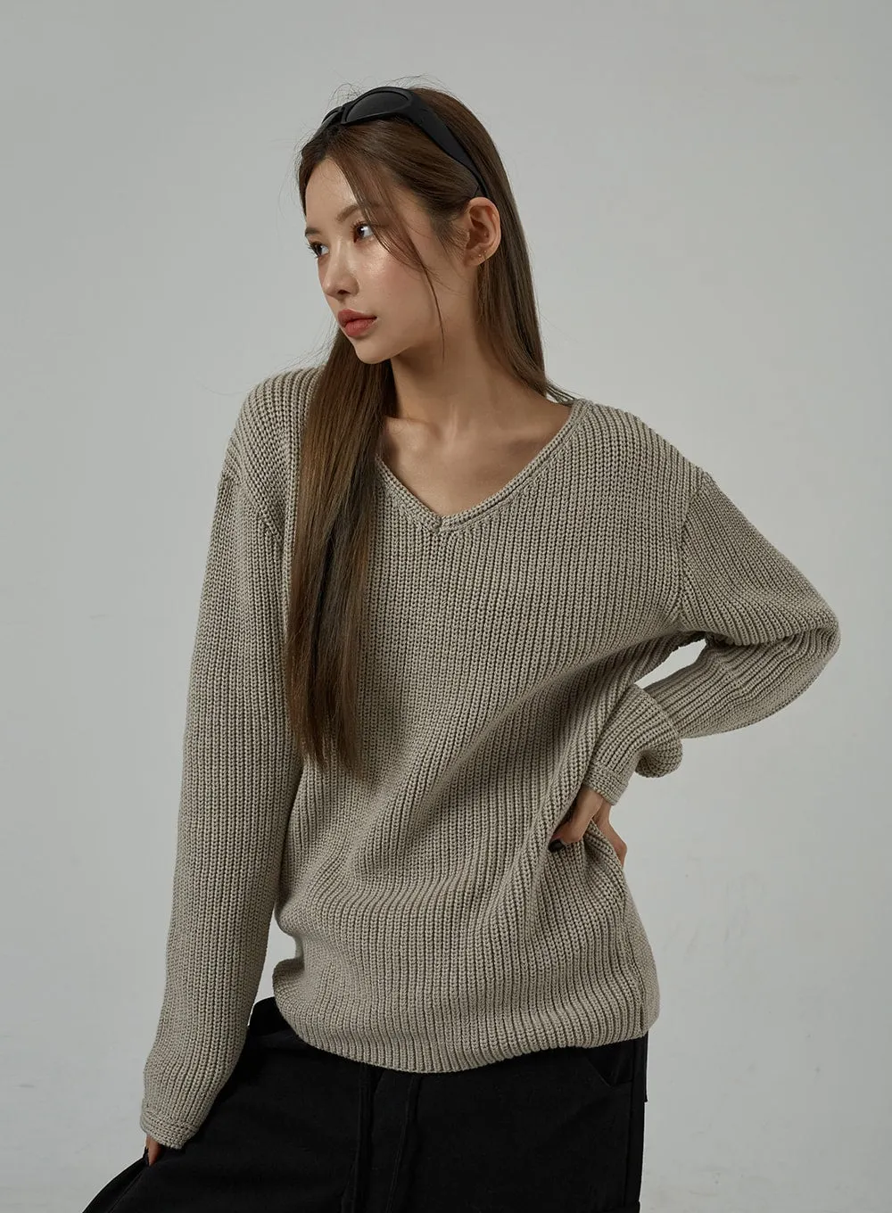 Wide V-Neck Sweater CJ309